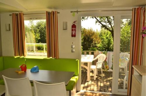 Camping Les Terrasses du Lac - Privilège airconditionned 2 bedrooms 26m² - Photo 2