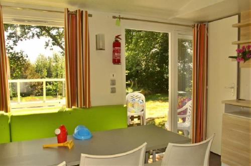 Camping Les Terrasses du Lac - Privilège airconditionned 2 bedrooms 26m² - Photo 3