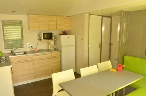 Camping Les Terrasses du Lac - Privilège airconditionned 2 bedrooms 26m² - Photo 4