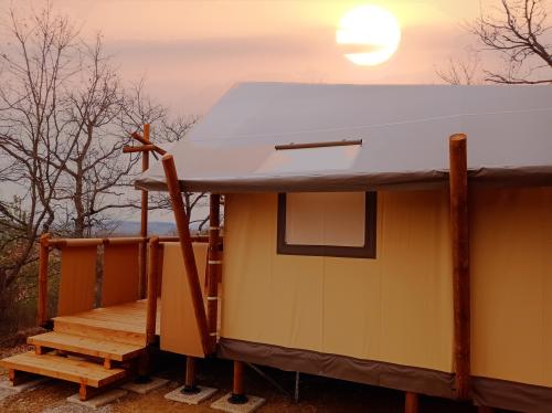 Camping Le Roc del Rey - Jungle lodge 4 personnes - Photo 1