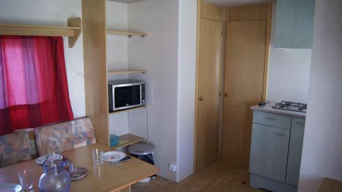 Camping Le Roc del Rey - Mobile-home 2 bedrooms - Photo 2