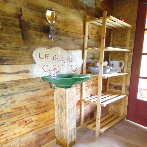 Camping Le Roc del Rey - Unusual accommodation threshing machine / gipsy car - Photo 8