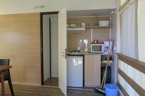 Camping Le Roc del Rey - Mobile-home Tithome without toilet blocks - Photo 4
