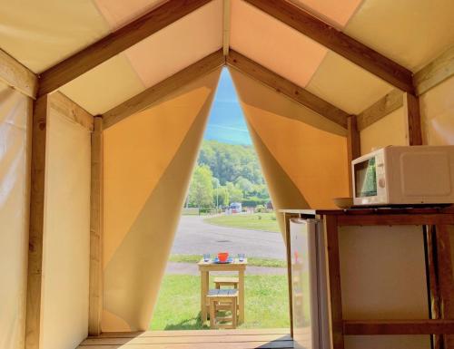 Camping Les Prés de la Mer - Canvas bungalow - Photo 3