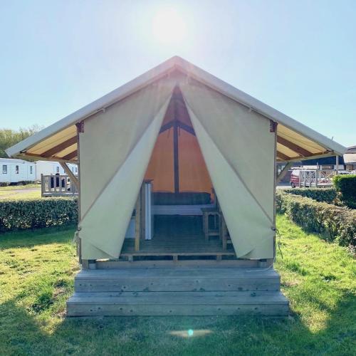 Camping Les Prés de la Mer - Canvas bungalow - Photo 5