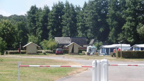 Camping Les Prés de la Mer - Canvas bungalow - Photo 7