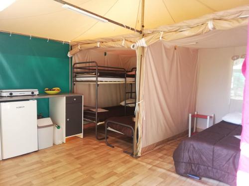 Camping Audinac les Bains - Bungalow canvas TRIGANO - Photo 5