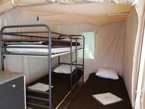 Camping Audinac les Bains - Bungalow canvas TRIGANO - Photo 7