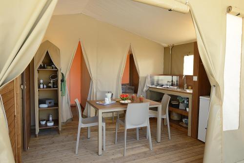 Flower Camping Les Granges - Wood Lodge 25 m2 (2ch-5pers)+ terrasse couverte - Photo 3