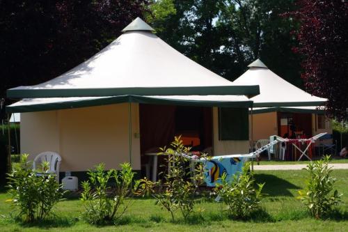 Flower Camping Les Granges - Bungalow Eco 25 m² (2 bedrooms) - terrace - Photo 1