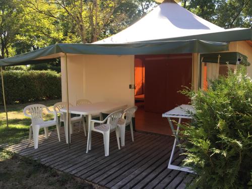 Flower Camping Les Granges - Bungalow Eco 25 m² (2 bedrooms) - terrace - Photo 2