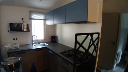 Camping Les Acacias - Mobil-Home 4 chambres 40m² - 2 Salles de Bain avec terrasses intégrées - 8 personnes - Photo 4
