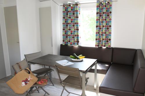 Camping Les Acacias - Mobile Home 3 bedrooms 36m² + terrace 18m² - Photo 5
