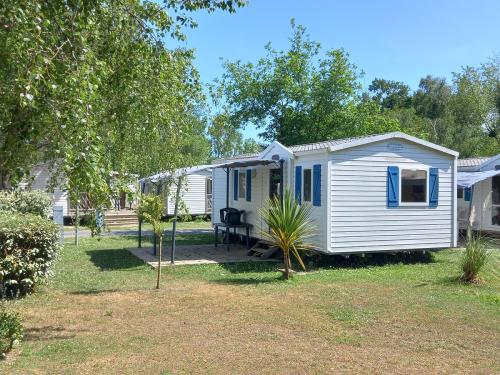 Camping Les Étangs Mina - Mobil home Comfort 29m² (2 bedrooms) terrace - côté camping - Photo 4
