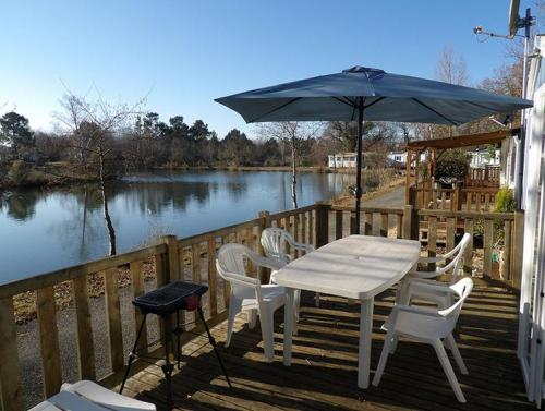 Flower Camping Les Étangs Mina*** - Mobil home Premium 35m² (3 bedrooms) - Photo 2