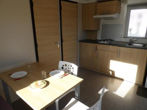 Flower Camping Les Étangs Mina*** - Chalet + comfort 22 m² - Photo 2