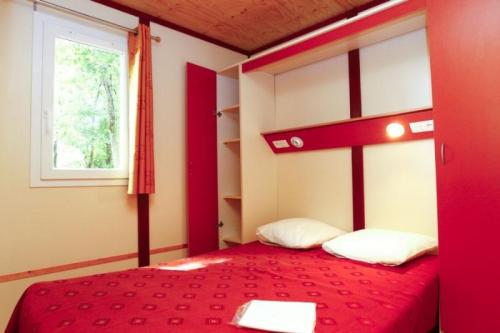 Camping du Chêne Vert - Bungalow Castelnau de Montmiral 38,50m² sheltered terrace 2 bedrooms - Photo 2