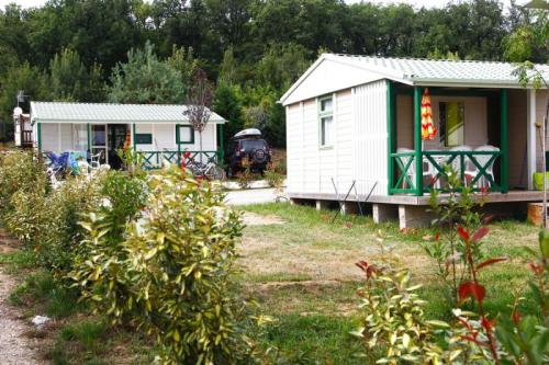 Camping du Chêne Vert - Bungalow Cordes sur Ciel 39m² sheltered terrace 2 bedrooms - Photo 1