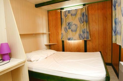 Camping du Chêne Vert - Bungalow Cordes sur Ciel 39m² sheltered terrace 2 bedrooms - Photo 2