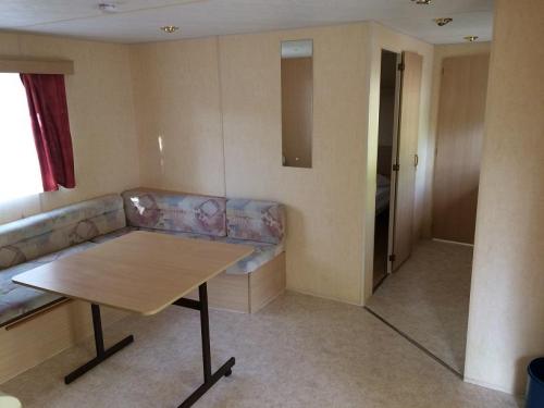 Camping du Chêne Vert - Mobile home Rétro 38m² sheltered terrace 2 bedrooms - Photo 5