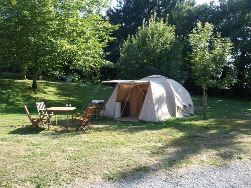 Camping Le Plô - Big tent Luxe Karsten without toilet blocks (beds made on arrival, no extra charge) - Photo 1