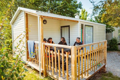 Camping Les Pommiers d'Aiguelèze - Mobilhome air-conditioned - 31 m² - 2 bedrooms - Photo 3