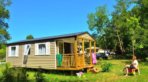 Flower Camping La Clairière - Les Zens Résidents mobilhome confort 33m² deux chambres dont terrasse couverte 7 m² + tv - Photo 1