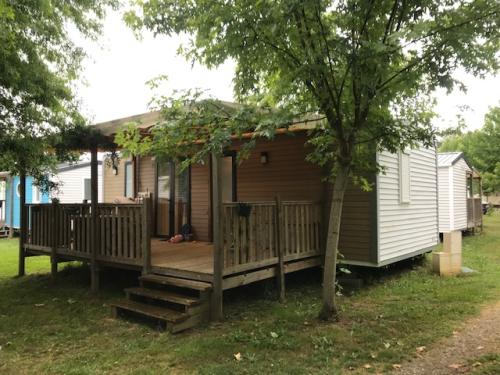 Flower Camping La Clairière - Les Cottages : Mobil-home CONFORT 33m² 3 chambres (Année 2015-2020) + terrasse couverte 11-15m² + TV - Photo 1