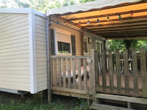 Flower Camping La Clairière - Les Cottages : Mobil-home CONFORT 33m² 3 chambres (Année 2015-2020) + terrasse couverte 11-15m² + TV - Photo 2