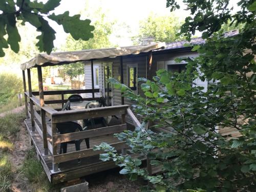 Flower Camping La Clairière - Les Cottages : Mobil-home CONFORT 33m² 3 chambres (Année 2015-2020) + terrasse couverte 11-15m² + TV - Photo 3