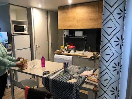 Flower Camping La Clairière - Les Cottages : Mobil-home CONFORT 33m² 3 chambres (Année 2015-2020) + terrasse couverte 11-15m² + TV - Photo 7