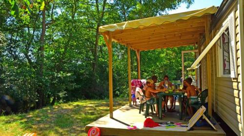 Flower Camping La Clairière - Les Cottages : Mobil-home Confort + 3 bedrooms - Photo 2