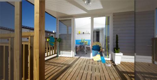 Flower Camping La Clairière - LesZens : Mobil-home Confort + 2 bedrooms (2012) - Photo 2