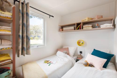 Flower Camping Du Lac De Thésauque - Mobile-home Confort 35m² - 3 bedrooms + terrace + TV + air-conditioning - Photo 5