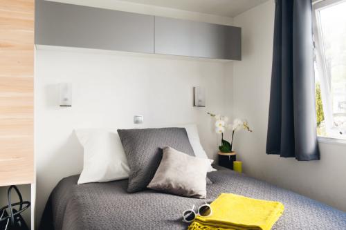 Flower Camping Du Lac De Thésauque - Mobile-home Confort 33m² 2 bedrooms + air-conditioning + TV + Dishwasher + sheltered terrace - Photo 6