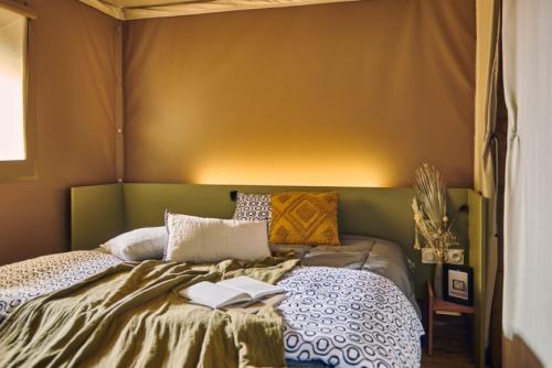 Flower Camping Du Lac De Thésauque - Wood Lodge 26m² (3ch.-6pers.) + Terrasse (Avec sanitaires) - Photo 6