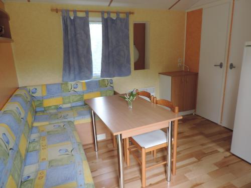 Camping du PIGEONNIER - Mobil-home IBIZA with sanitary. - Photo 2