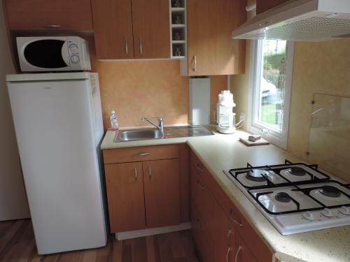 Camping du PIGEONNIER - Mobil-home IBIZA with sanitary. - Photo 3