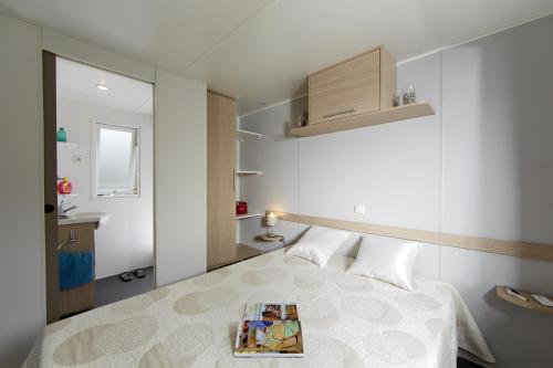 Camping du PIGEONNIER - Mobile-home TRIGANO VIP. 1 bedroom 20 m2 + 10 m2 sheltered terrace - Photo 3