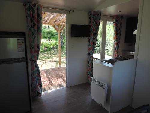 Camping du PIGEONNIER - Mobile Home ROCAMADOUR 2 bedrooms 25 m2 + sheltered terrace - Photo 5