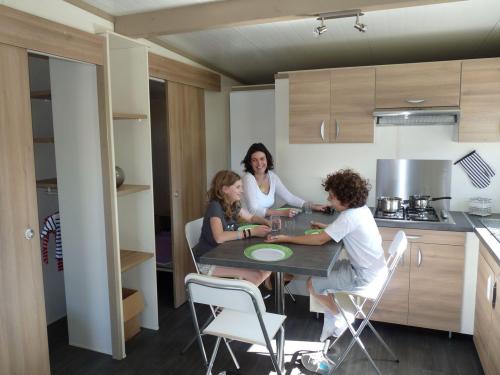 Camping des Sources - Chalet VEGA 32m² - 2 bedrooms - with bathrooms - WIFI included - Photo 3