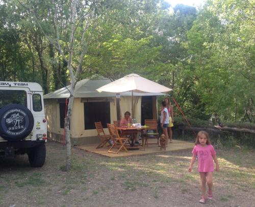 Camping des Sources - Canvas bungalow MAYOTTE 16m² - 2 bedrooms - without sanitary / water - WIFI included - Photo 2