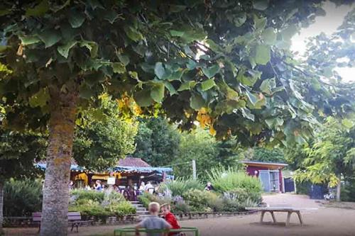 Flower Camping du Lac de Saint Point...