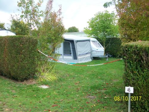 Camping LE PONT ROUGE ET LES VIGNES