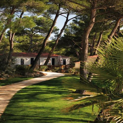 Camping Résidentiel La Pinède