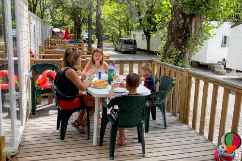 Camping Les Rives d'Auzon