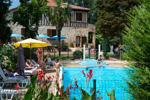 Le Domaine du CASTEX - Camping & Héb...