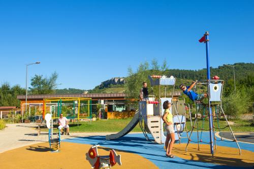 Camping Ecologique LA ROCHE D'ULLY