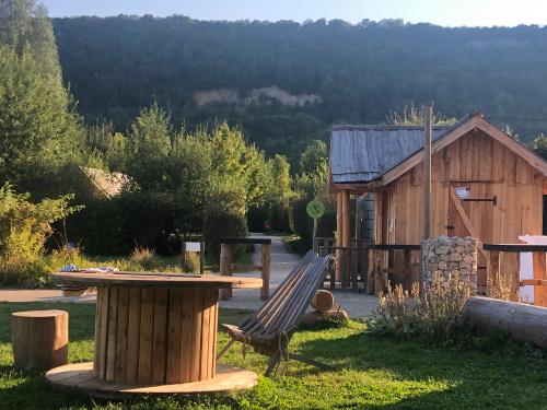 Camping Ecologique LA ROCHE D'ULLY