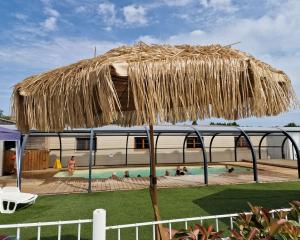 Image of Camping Les P'tites Maisons dans la ...